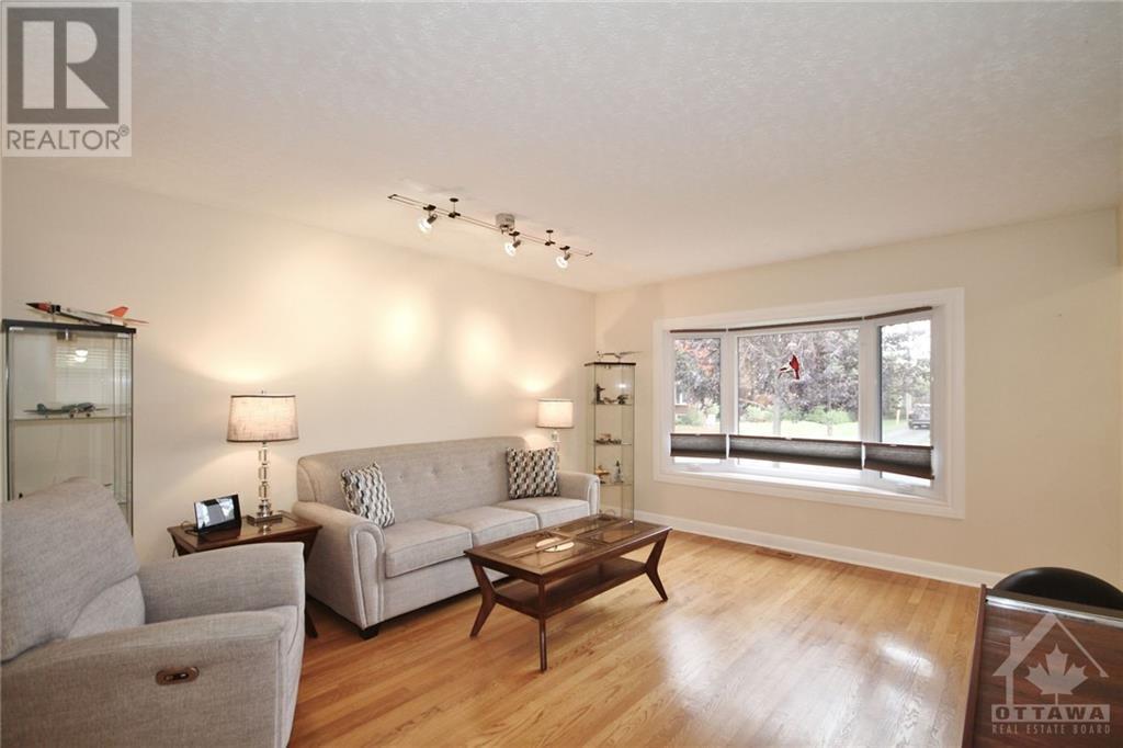 1272 Woodside Drive, Ottawa, Ontario  K2C 2G9 - Photo 5 - 1365196