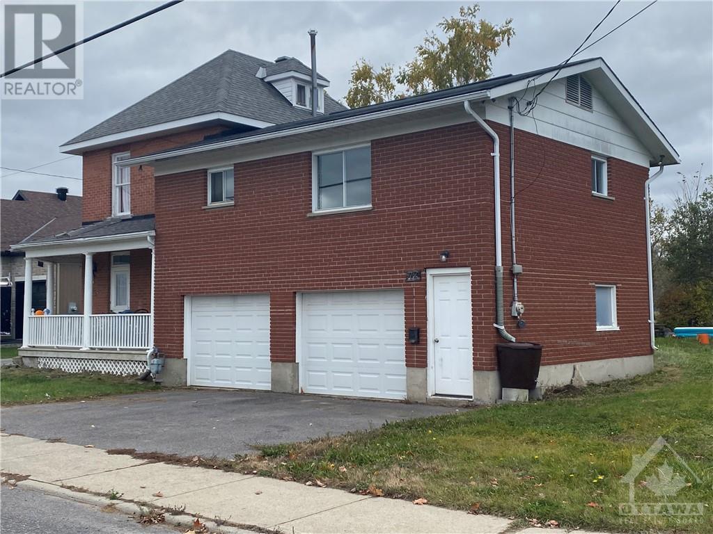 70 Poole Street, Arnprior, Ontario  K7S 1J2 - Photo 2 - 1365458