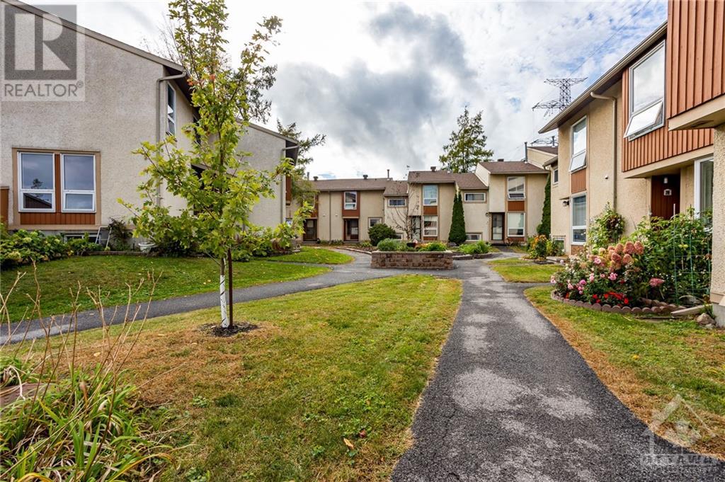 39 Woodfield Drive Unit#c, Ottawa, Ontario  K2G 3Y6 - Photo 3 - 1365539