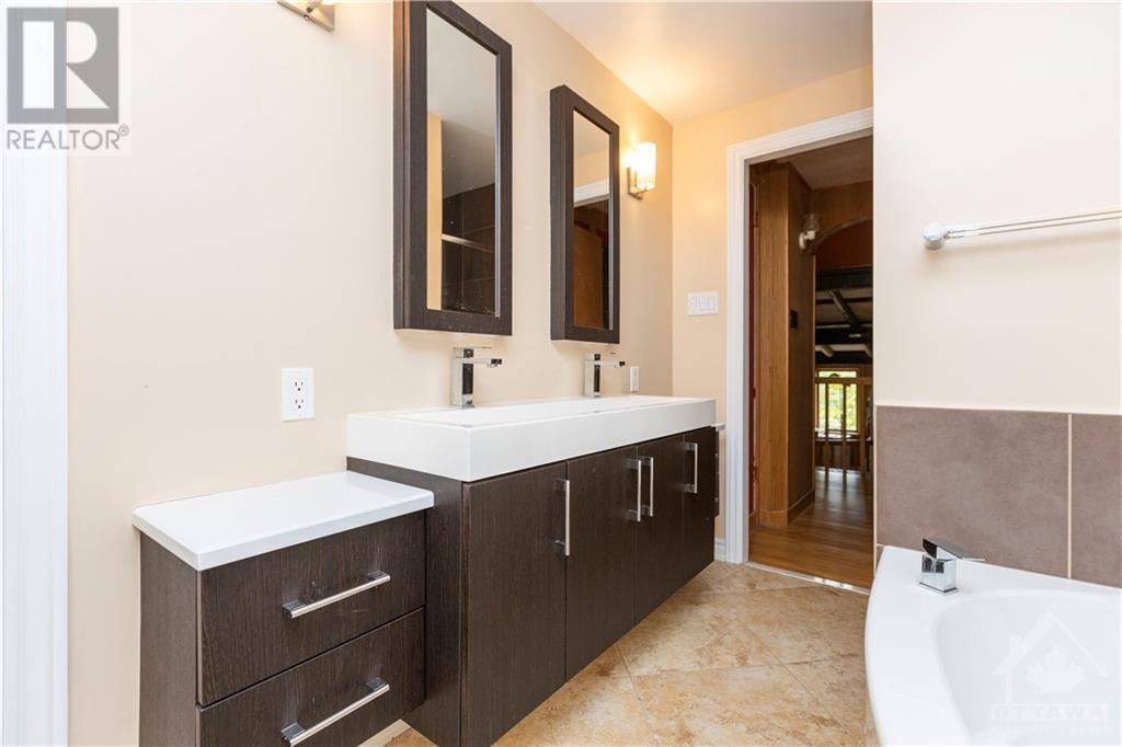 32 Ryeburn Drive, Ottawa, Ontario  K1V 1H6 - Photo 16 - 1365357