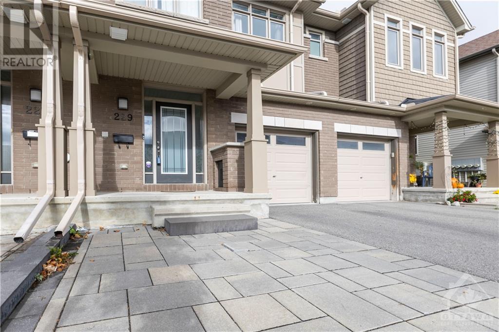 229 Overberg Way, Kanata, Ontario  K2S 0V8 - Photo 2 - 1365660