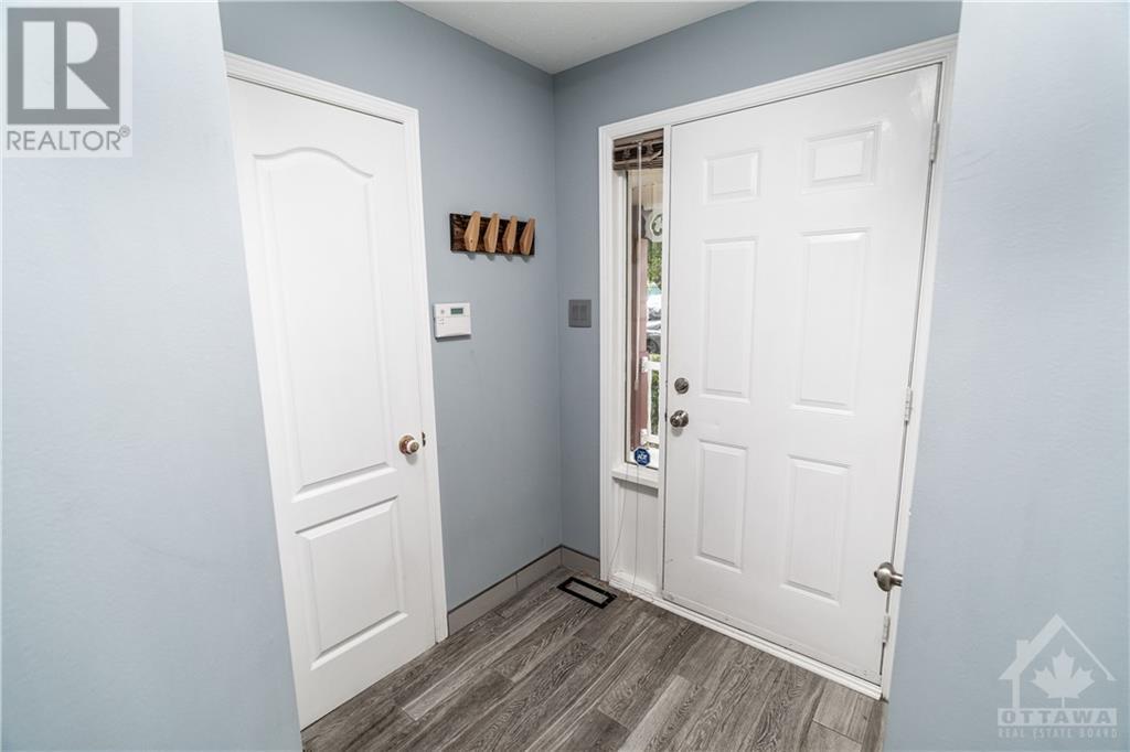 93 Crampton Drive, Ottawa, Ontario  K7C 4P8 - Photo 3 - 1364430