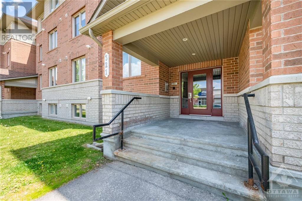321 Cresthaven Drive Unit#1, Nepean, Ontario  K2G 4R5 - Photo 2 - 1365992