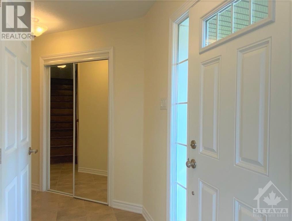 541 Meadowcreek Circle, Ottawa, Ontario  K2M 0J9 - Photo 4 - 1365351
