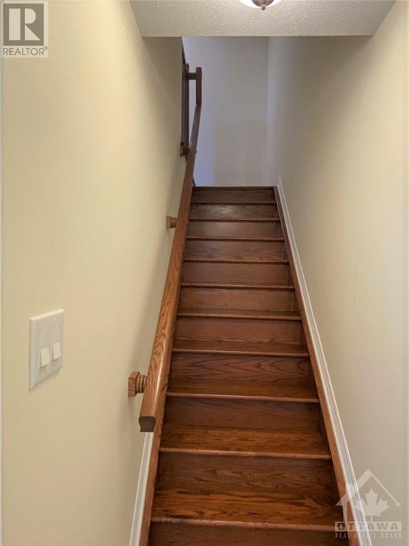 541 Meadowcreek Circle, Ottawa, Ontario  K2M 0J9 - Photo 8 - 1365351