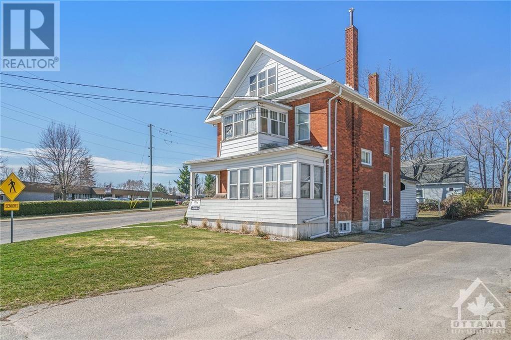 196 BROCKVILLE STREET E, smiths falls, Ontario
