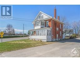 196 BROCKVILLE STREET E, smiths falls, Ontario
