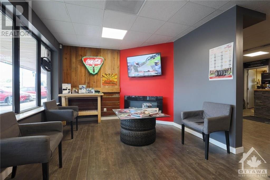 1439 Youville Drive Unit#8,9,10,11,12,13,14, Ottawa, Ontario  K1C 4M8 - Photo 5 - 1365796