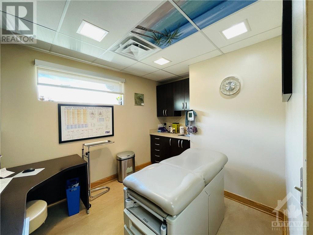 942 Merivale Road, Ottawa, Ontario  K1Z 5Z9 - Photo 15 - 1366201