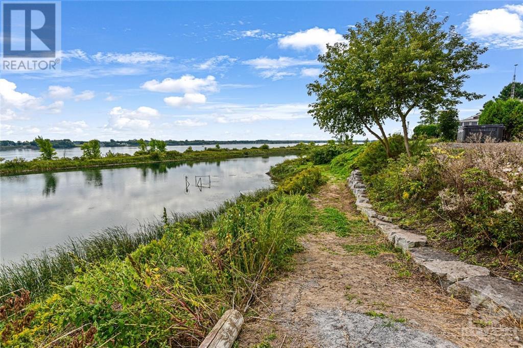 10022 COUNTY ROAD 2 ROAD, iroquois, Ontario
