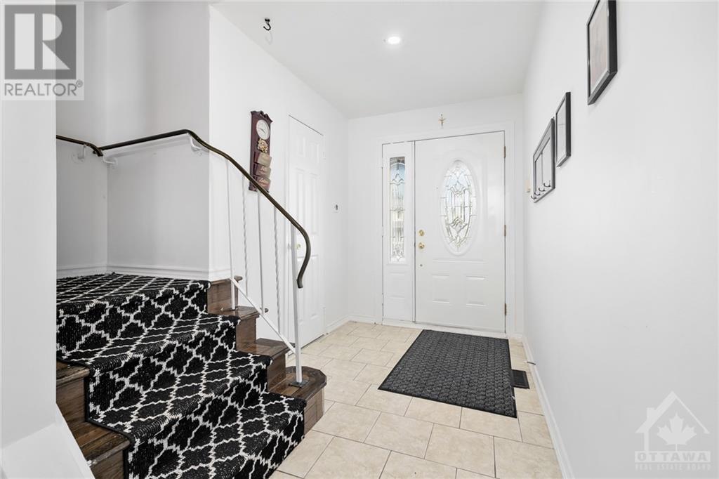 6132 Vineyard Drive, Ottawa, Ontario  K1C 2N6 - Photo 3 - 1366502