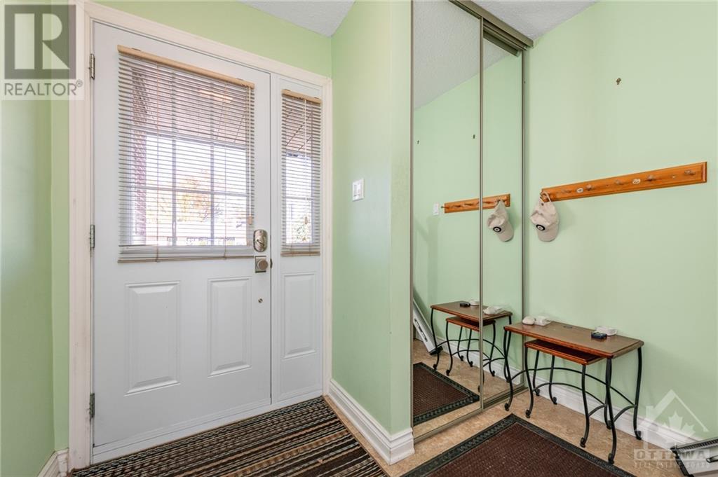 1538 Queensdale Avenue, Gloucester, Ontario  K1T 1R7 - Photo 2 - 1365828