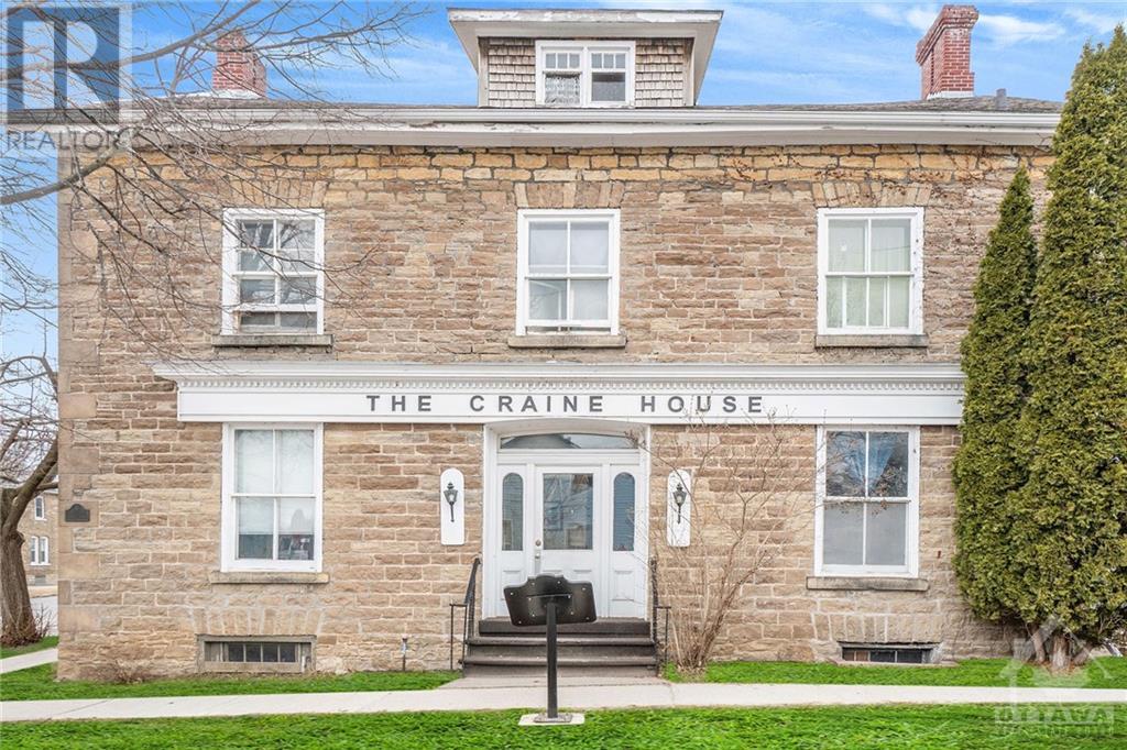 2 BAY STREET N UNIT#1, smiths falls, Ontario