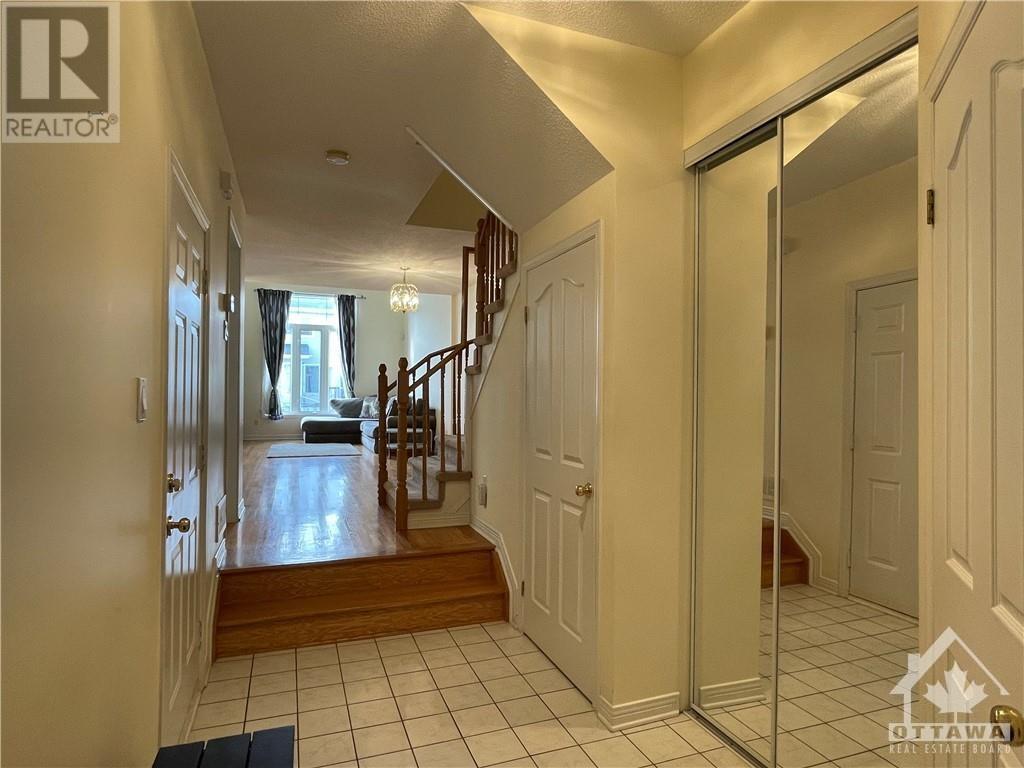 16 Gray Crescent, Ottawa, Ontario  K2K 3J5 - Photo 2 - 1366572