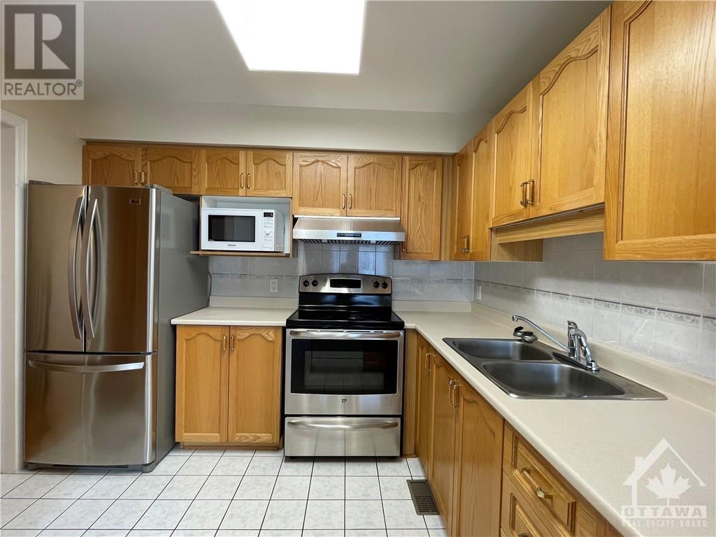 16 Gray Crescent, Ottawa, Ontario  K2K 3J5 - Photo 7 - 1366572