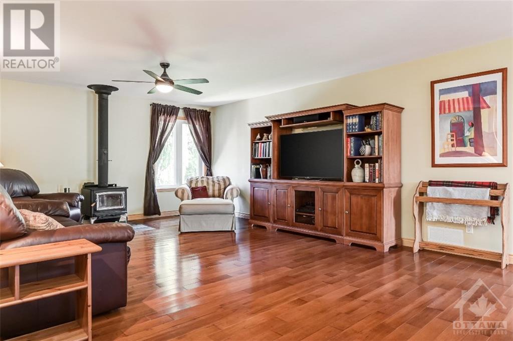 4395 Sarsfield Road, Navan, Ontario  K4B 1J1 - Photo 6 - 1366799