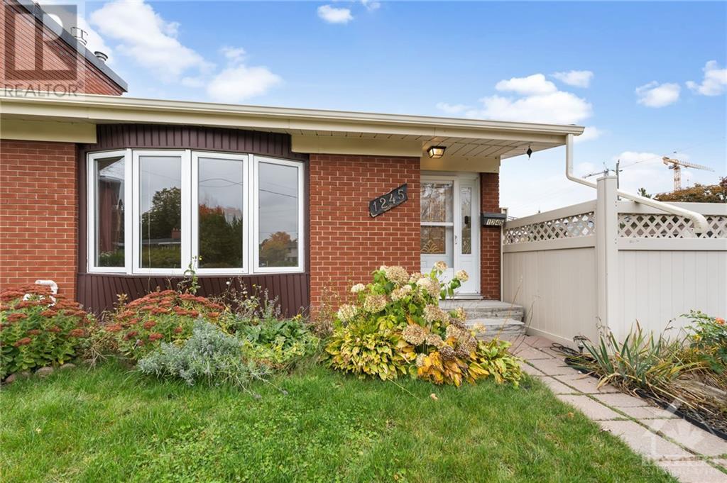 1245 Cameo Drive, Ottawa, Ontario  K2C 1Y9 - Photo 2 - 1364377