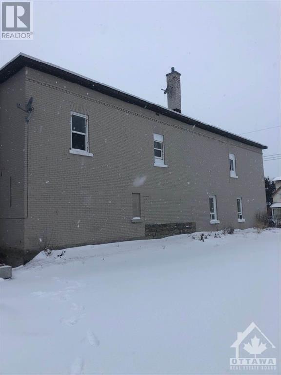 390 Miller Street, Pembroke, Ontario  K8A 5Z1 - Photo 2 - 1367111