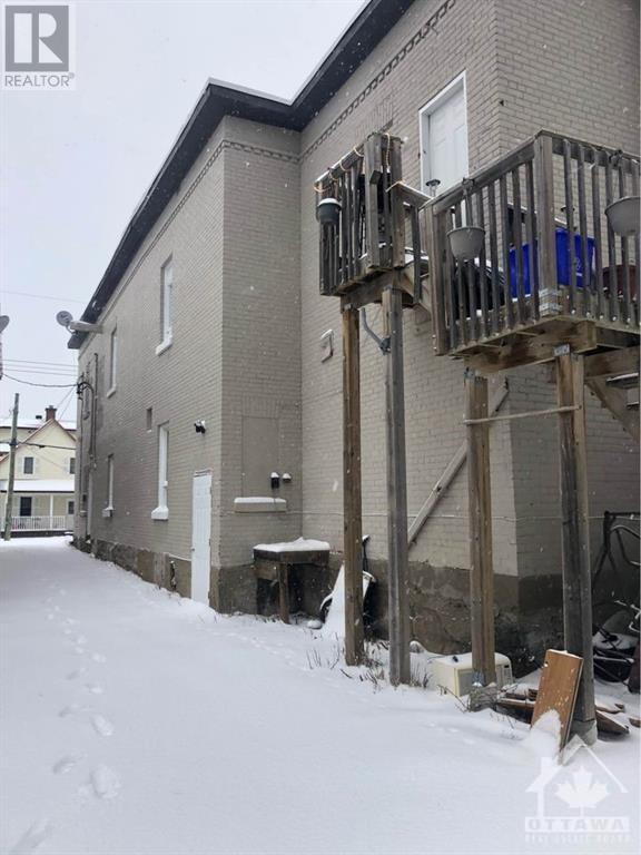 390 Miller Street, Pembroke, Ontario  K8A 5Z1 - Photo 3 - 1367111