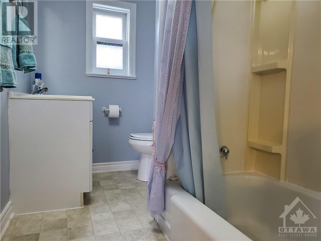 37 Peter Street, L'orignal, Ontario  K0B 1K0 - Photo 11 - 1367514