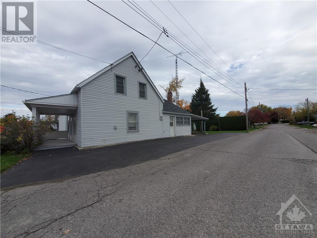 37 Peter Street, L'orignal, Ontario  K0B 1K0 - Photo 2 - 1367514