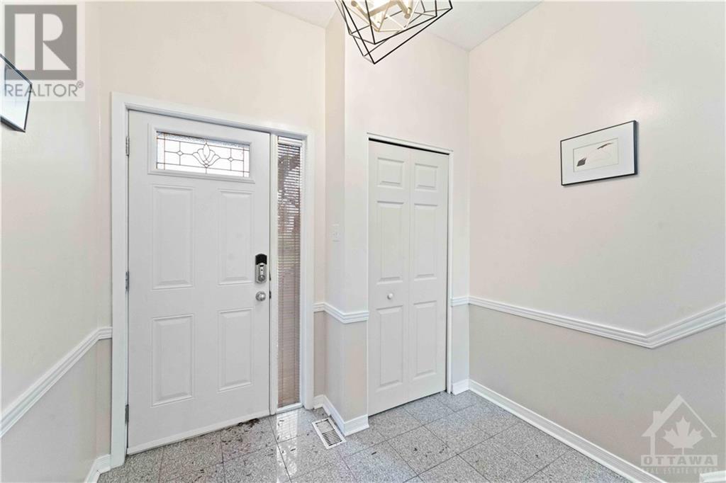 2 Gillespie Crescent, Ottawa, Ontario  K1V 9X8 - Photo 2 - 1367419