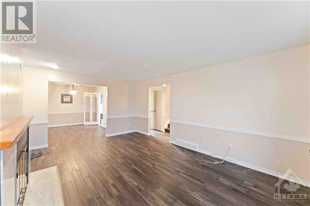 2 Gillespie Crescent, Ottawa, Ontario  K1V 9X8 - Photo 5 - 1367419