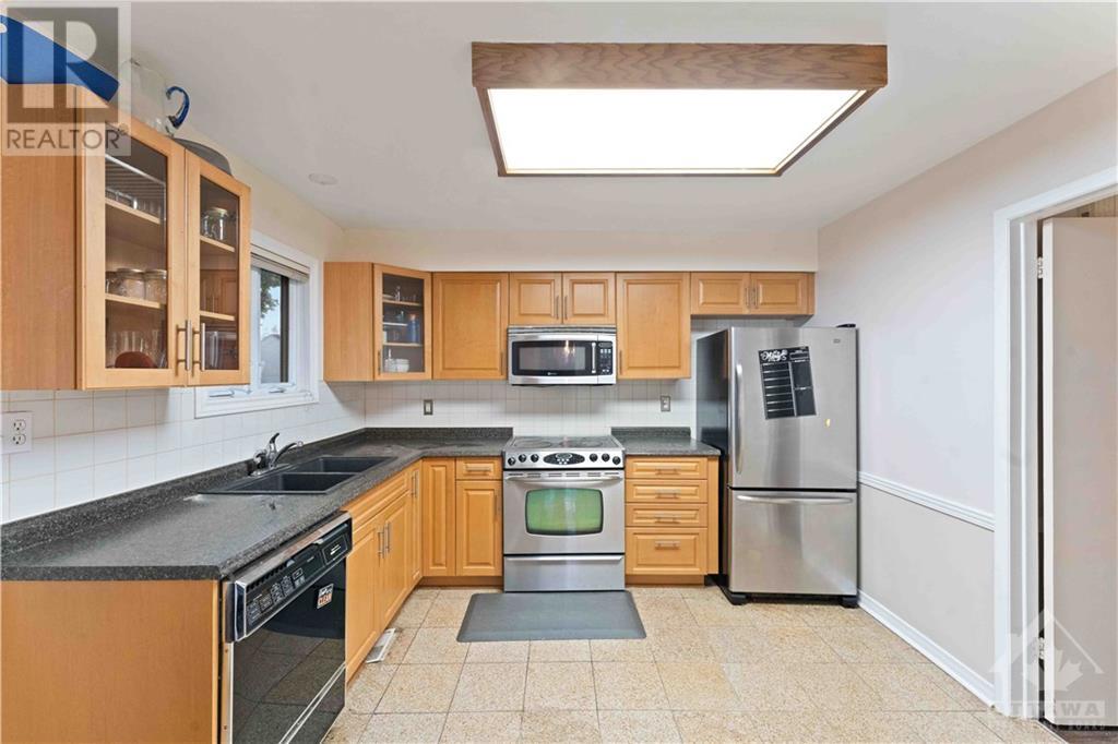 2 Gillespie Crescent, Ottawa, Ontario  K1V 9X8 - Photo 7 - 1367419