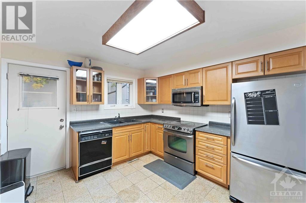 2 Gillespie Crescent, Ottawa, Ontario  K1V 9X8 - Photo 8 - 1367419