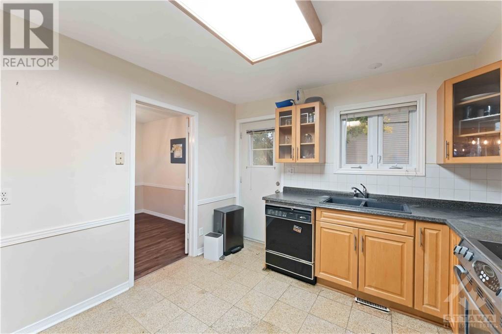 2 Gillespie Crescent, Ottawa, Ontario  K1V 9X8 - Photo 9 - 1367419