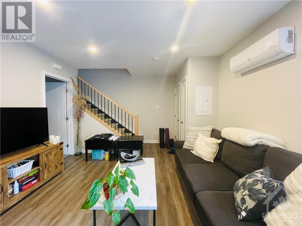 681 Edison Avenue Unit#b, Ottawa, Ontario  K2A 1W2 - Photo 4 - 1367601