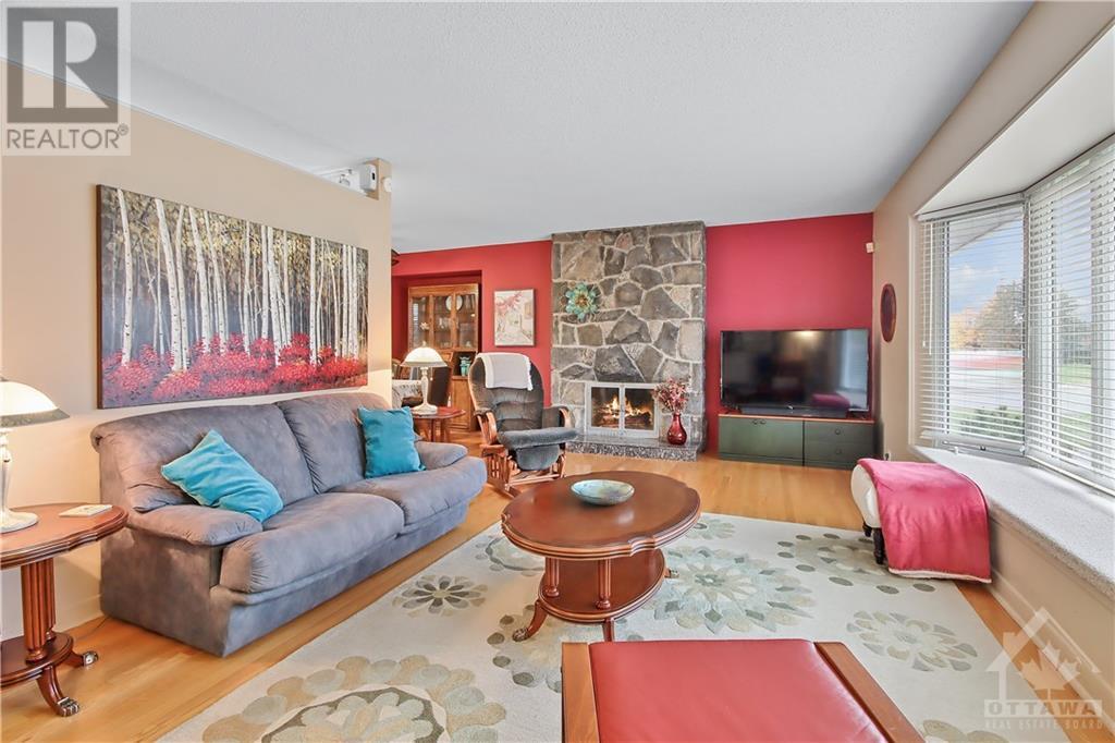 108 Beaver Ridge, Ottawa, Ontario  K2E 6E7 - Photo 4 - 1367593