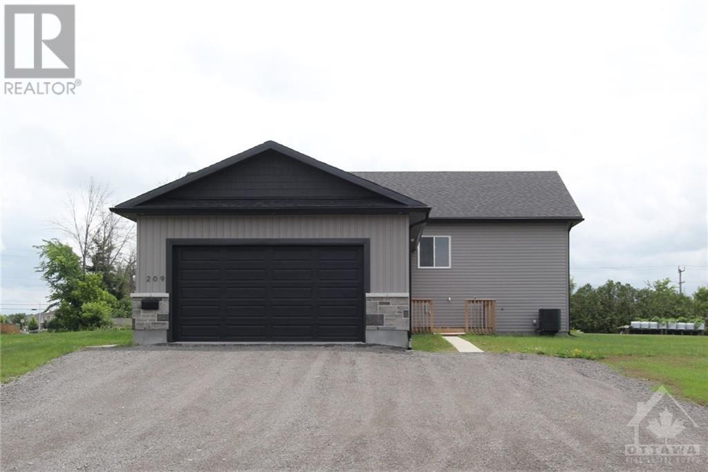 209 Owen Lucas Street, Arnprior, Ontario  K7S 3G8 - Photo 4 - 1367817