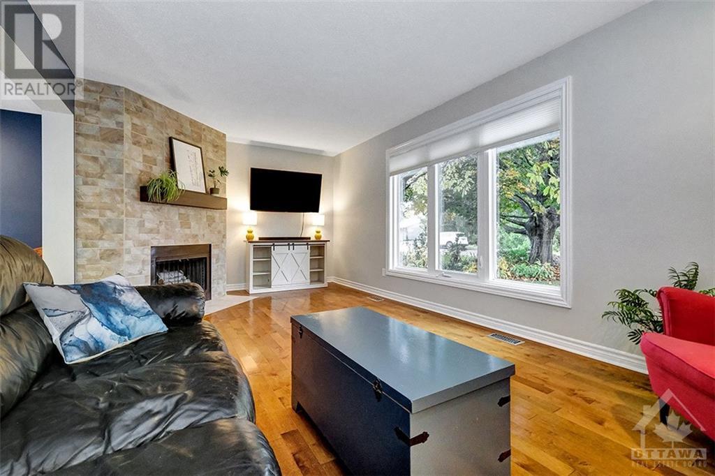 37 Inuvik Crescent, Kanata, Ontario  K2L 1A2 - Photo 3 - 1367572