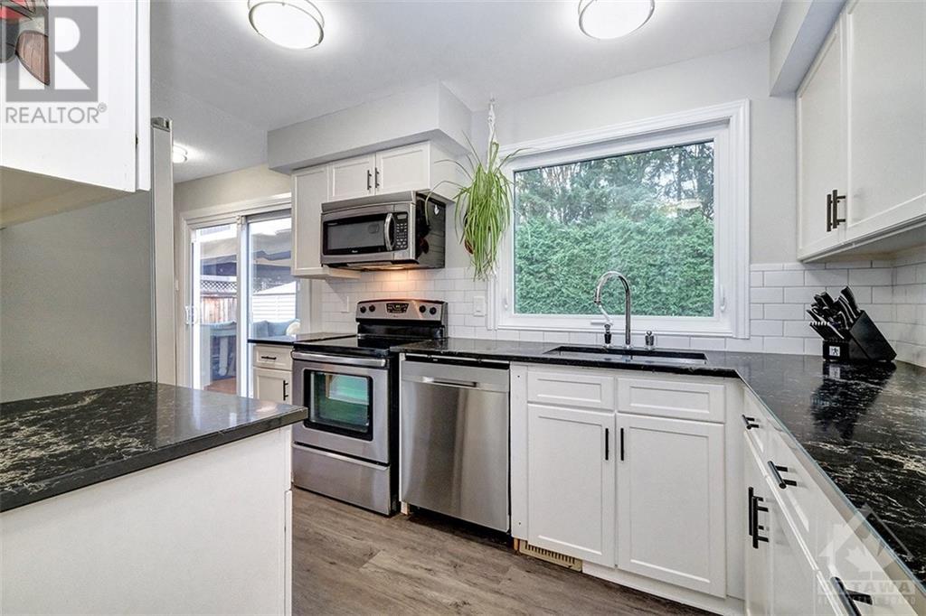 37 Inuvik Crescent, Kanata, Ontario  K2L 1A2 - Photo 7 - 1367572