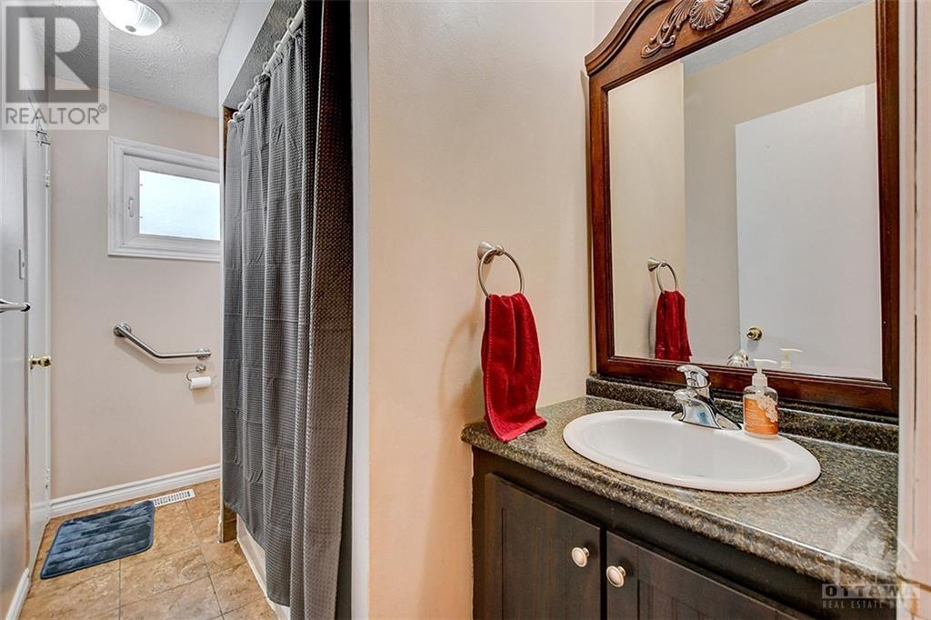 335 Warden Avenue, Orleans, Ontario  K1E 1T3 - Photo 12 - 1367729