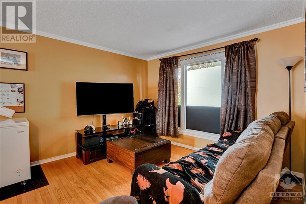 335 Warden Avenue, Orleans, Ontario  K1E 1T3 - Photo 3 - 1367729