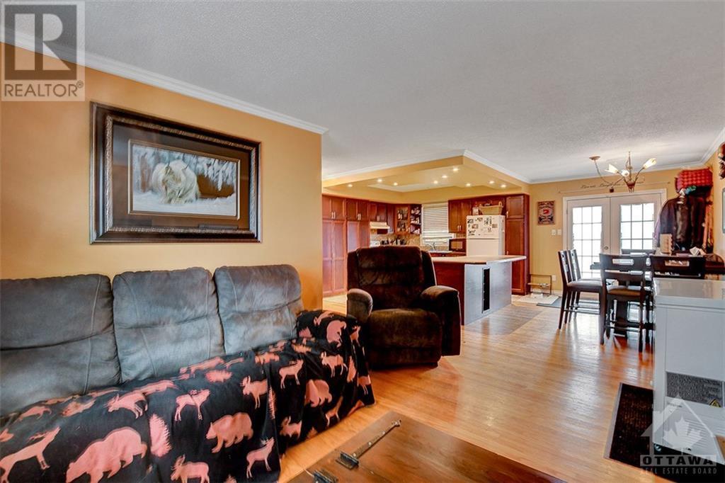 335 Warden Avenue, Orleans, Ontario  K1E 1T3 - Photo 4 - 1367729