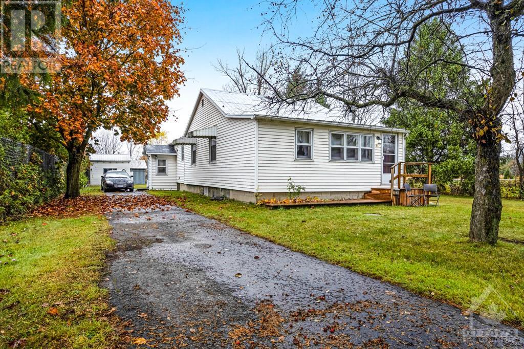 647 VAN BUREN STREET, kemptville, Ontario