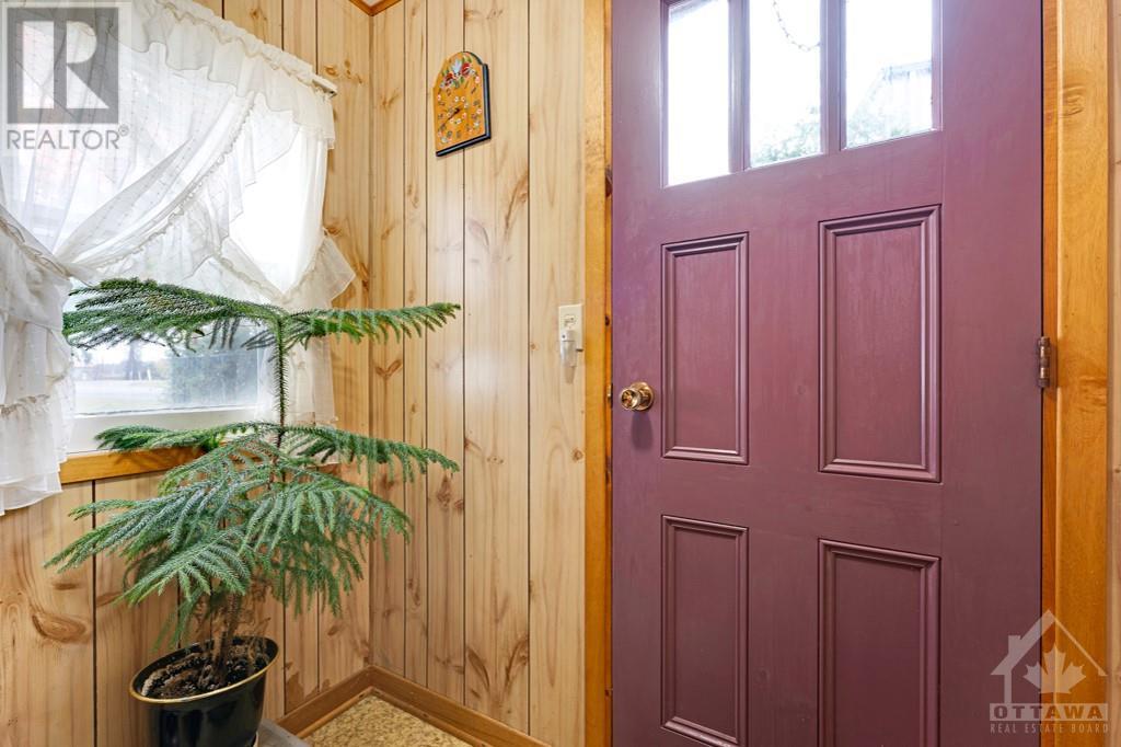 647 Van Buren Street, Kemptville, Ontario  K0G 1J0 - Photo 19 - 1367354