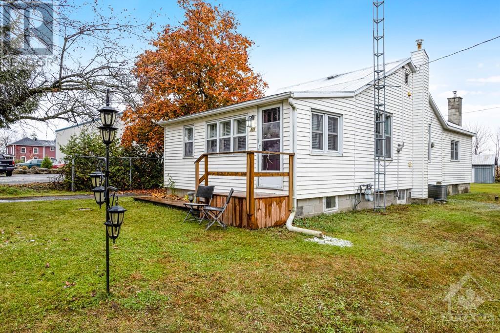 647 Van Buren Street, Kemptville, Ontario  K0G 1J0 - Photo 2 - 1367354