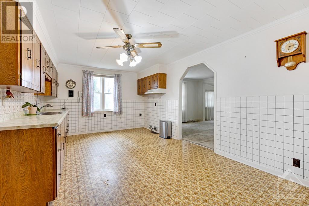 647 Van Buren Street, Kemptville, Ontario  K0G 1J0 - Photo 8 - 1367354