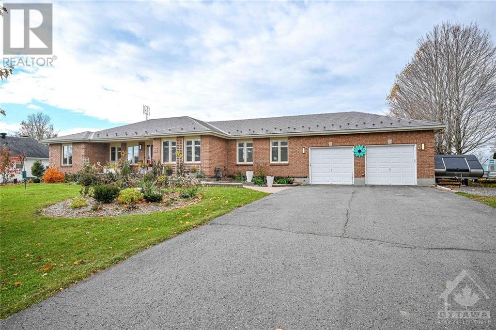 6732 Farmstead Ridge, North Gower, Ontario  K0A 2T0 - Photo 2 - 1367206