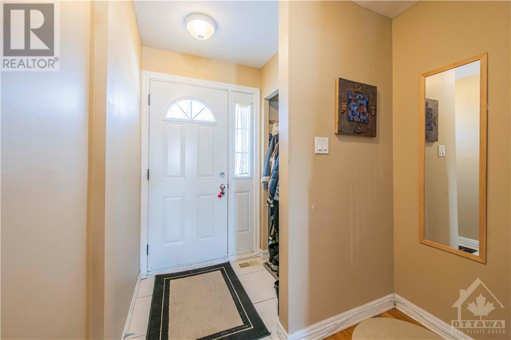 118 Viewmount Drive, Ottawa, Ontario  K2G 3B7 - Photo 2 - 1367958