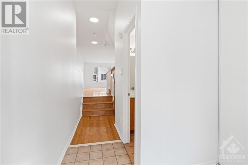 5926 Pineglade Crescent, Ottawa, Ontario  K1W 1G9 - Photo 4 - 1362749