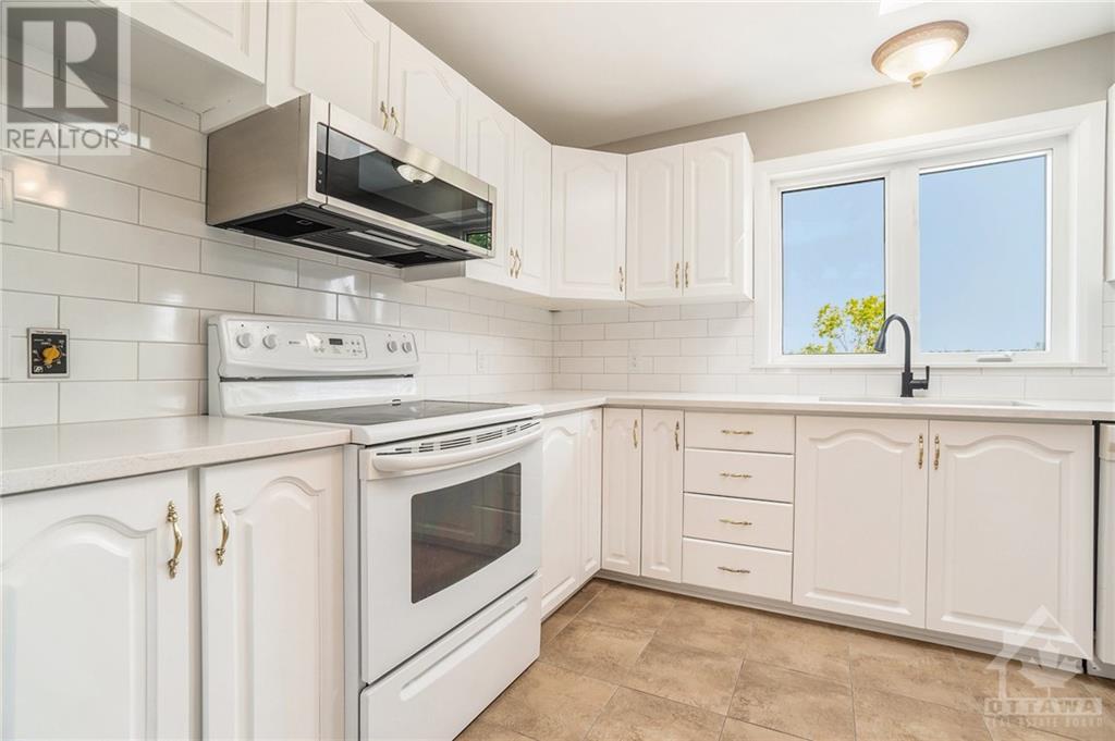 999 Matheson Drive, Smiths Falls, Ontario  K7A 5B8 - Photo 3 - 1368009