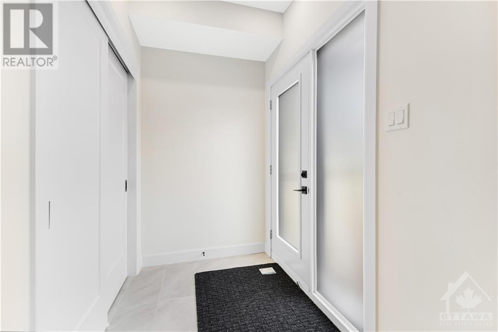845 Woodroffe Avenue Unit#d, Ottawa, Ontario  K2A 2G5 - Photo 3 - 1368072