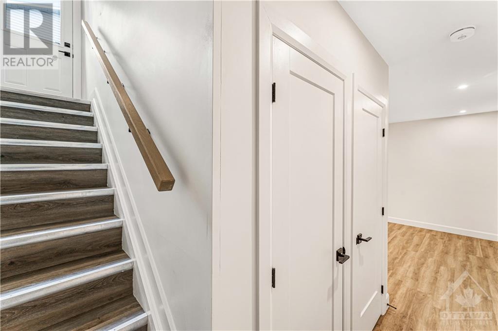 847 Woodroffe Avenue Unit#b, Ottawa, Ontario  K2A 2G5 - Photo 2 - 1368081