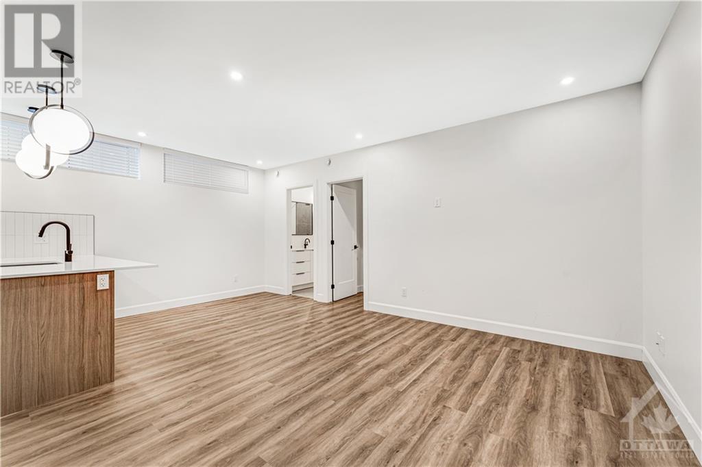 847 Woodroffe Avenue Unit#b, Ottawa, Ontario  K2A 2G5 - Photo 3 - 1368081
