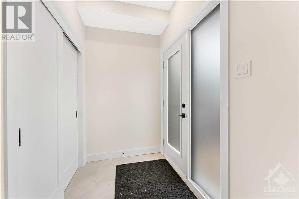 847 Woodroffe Avenue Unit#a, Ottawa, Ontario  K2A 2G5 - Photo 2 - 1368075